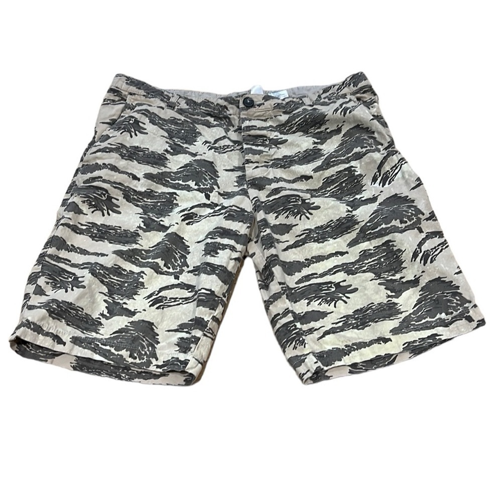 Divided Mens Gray Mountain Pattern Shorts